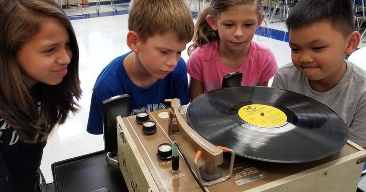 Bolingbrook students learn about record players Shaw Local