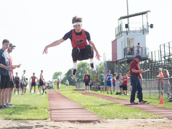 Boys track & field: Four individuals, two relay teams advance to 1A state finals