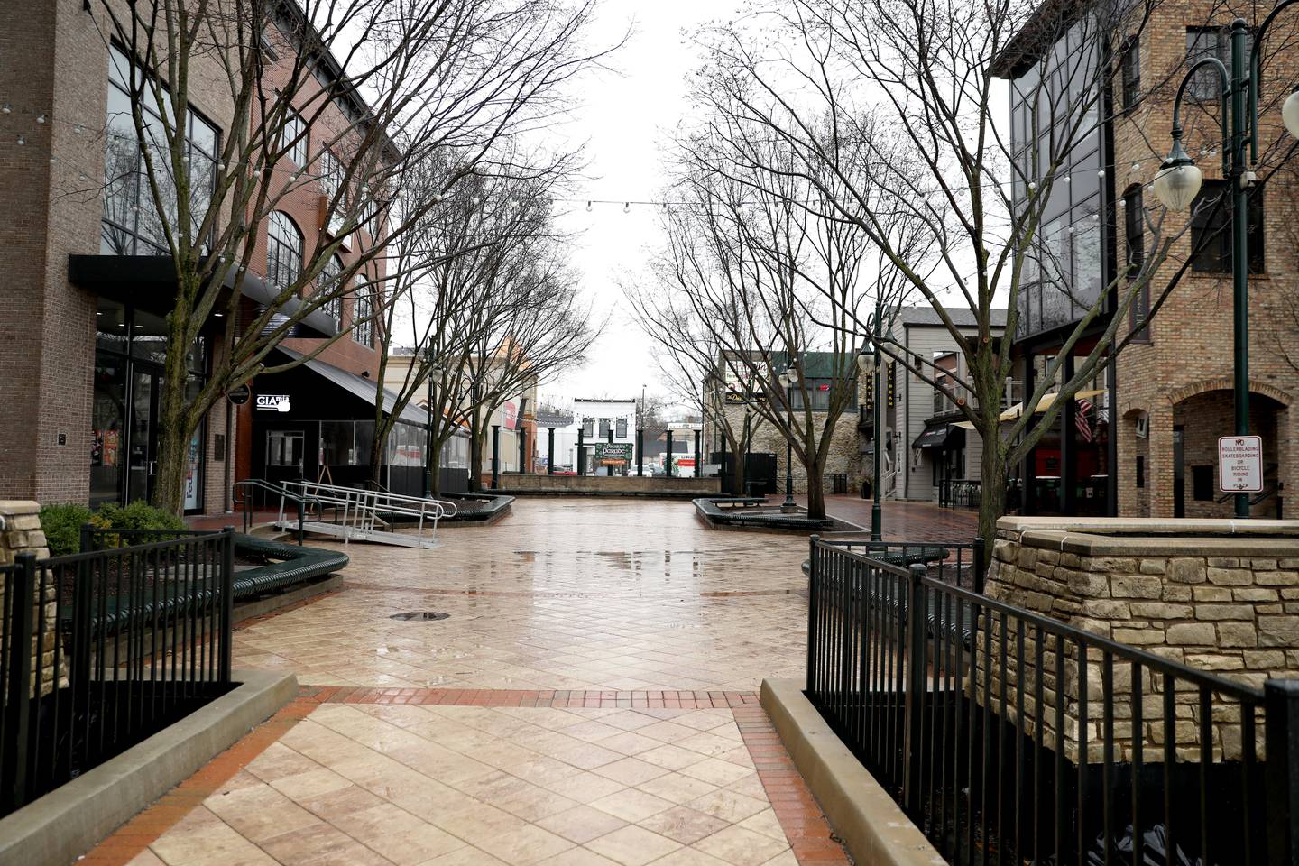 The outdoor dining areas of Gia Mia and McNally’s will increase significantly with new plans approved by the St. Charles City Council.