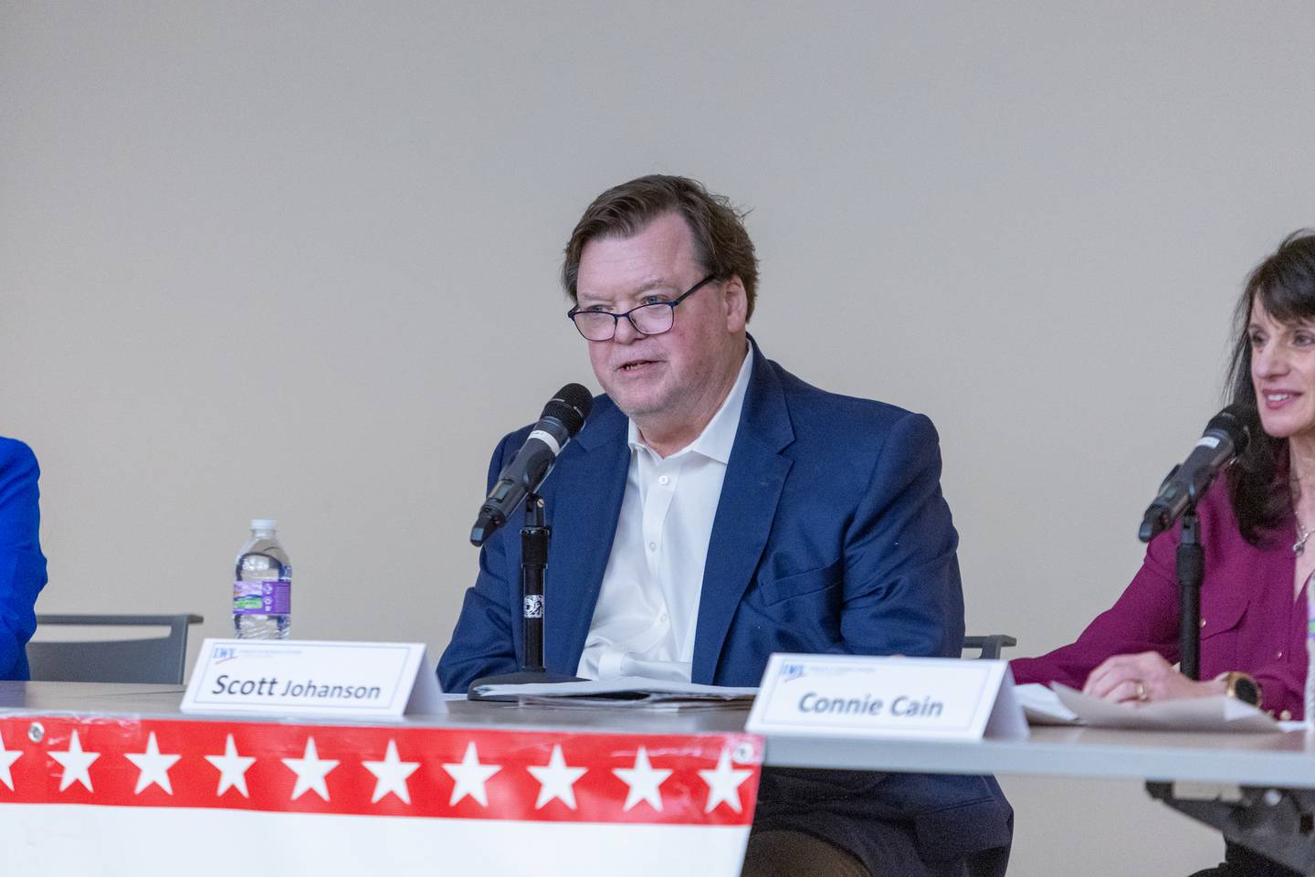 Candidate Scott Johansen speaks at the League of Women Voters forum for Democratic Treasurer candidates on Tuesday, Jan. 13, 2026, at the Gail Borden Library in Elgin.