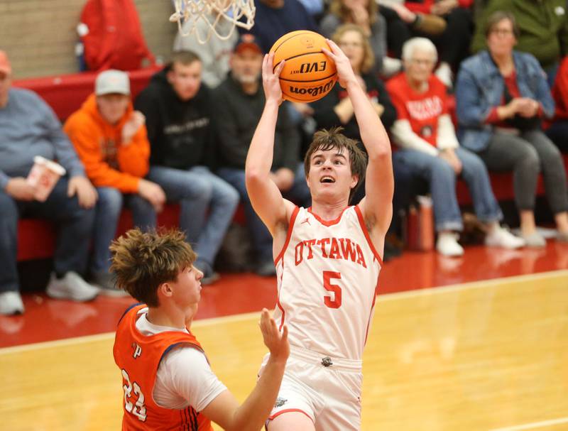 Ottawa's Kyler Araujo eyes the hoop as Pontiac's Cayden Mashing defends during the Dean Riley Shootin' The Rock Thanksgiving Tournament on Monday, Nov. 25, 2024 in Kingman Gym at Ottawa High School.
