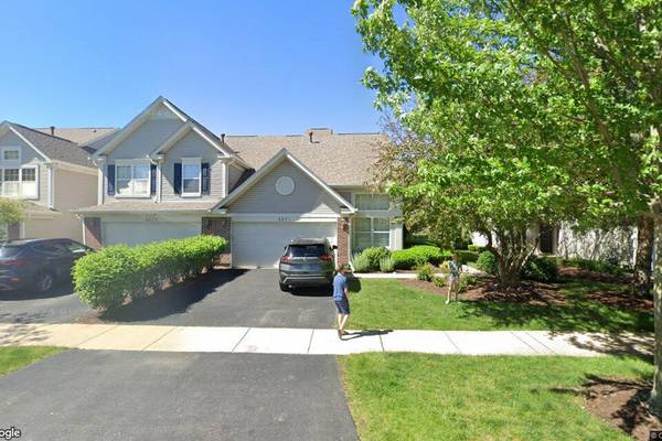Townhouse sells in Naperville for $380,000