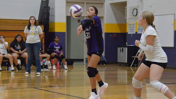 Photos: Rochelle eighth-grade volleyball