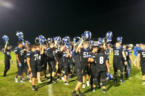 Clifton Central stays unbeaten with 35-21 homecoming win over Oakwood