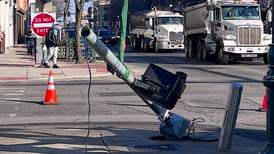 Semitrailer in Joliet reportedly damages traffic signal near courthouse
