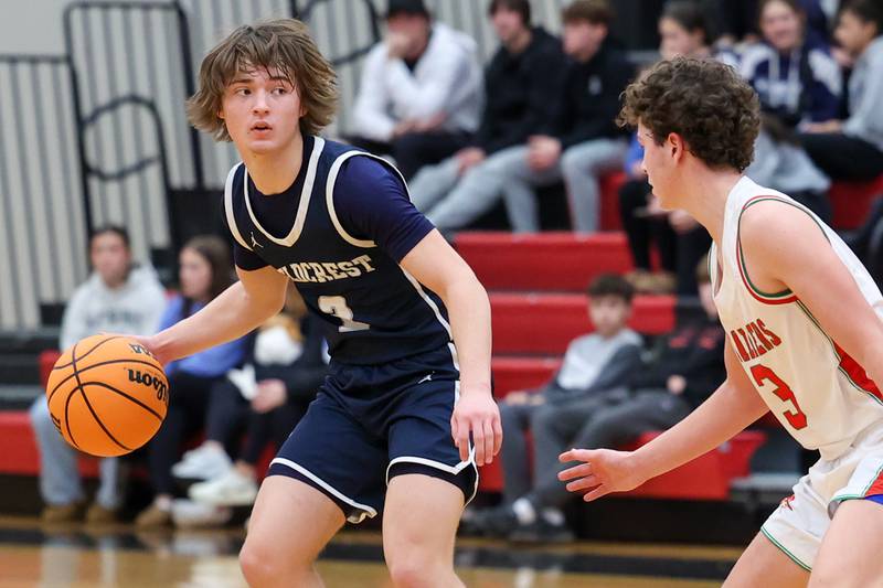 Braden Hahn of Fieldcrest dribbles ball on Saturday, December 14, 2024 at Hall High School in Spring Valley.