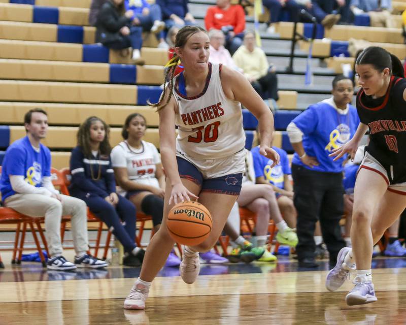 Oswego's Peyton Johnson (30) drives baseline during their basketball game between Yorkville at Oswego, Feb 7, 2026 in Oswego.