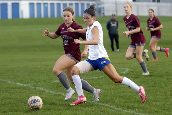 Speedy forward Liz Smith scores four goals, Johnsburg dominates Marengo to stay unbeaten