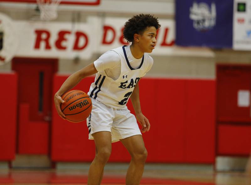 Oswego East's Bryce Wiggins (2) brings the ball up during the Hinsdale Central Holiday Classic championship game between Oswego East and Hinsdale Central high schools on Thursday, Dec. 29, 2022 in Hinsdale, IL.