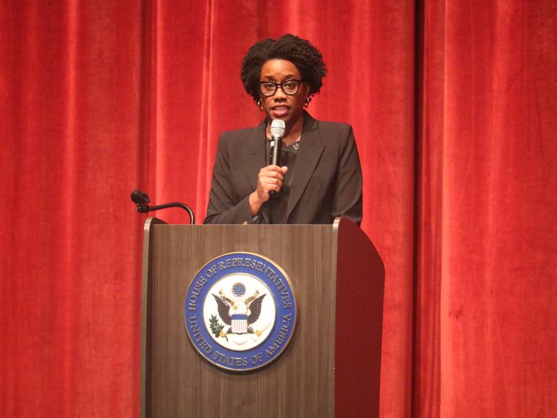 Underwood talks immigration, education concerns at DeKalb town hall 