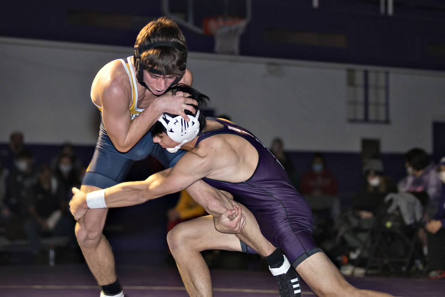 Wrestling Dixon overpowers shorthanded Sterling, remains undefeated on