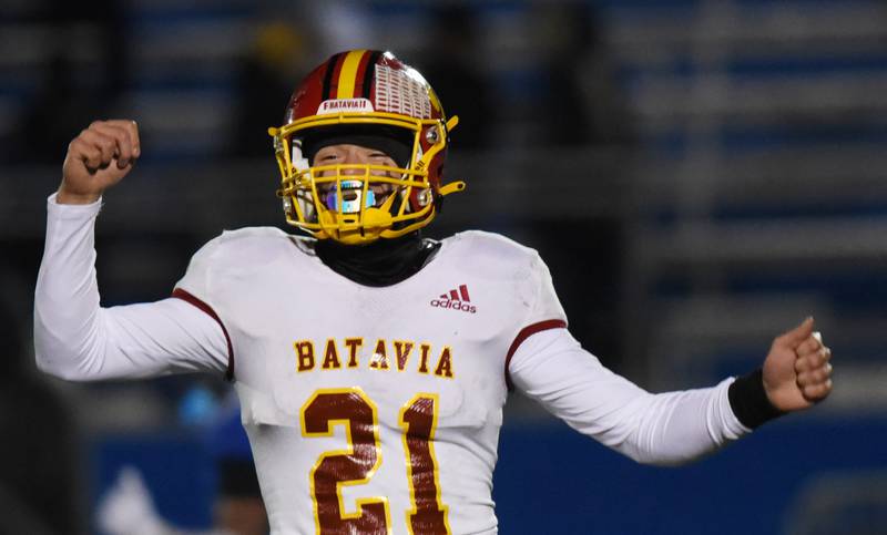 Batavia’s Ryan Boe celebrates the Bulldogs’ 24-7 victory over Lake Zurich during the Class 7A football semifinal in Lake Zurich Saturday.