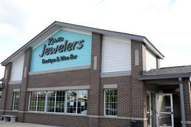 Nearly $16K in gold jewelry stolen from Batavia store in bold heist