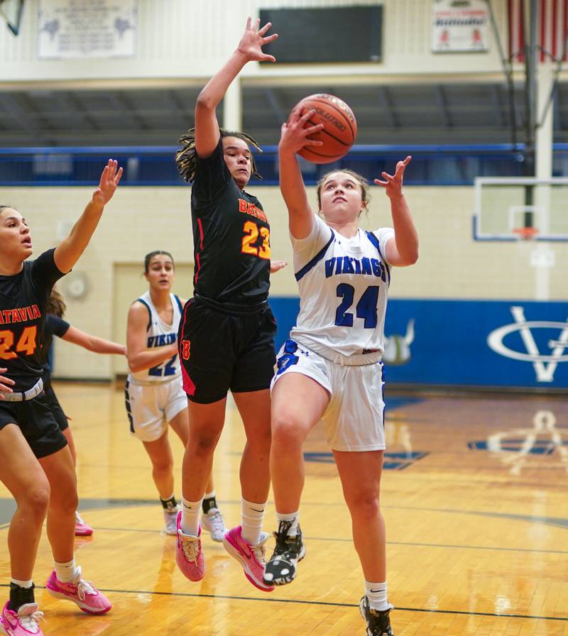 Geneva’s Kinsey Gracey (24) drives to the basket against Batavia’s Addie Prewitt (23) during a basketball game at Geneva High School on Friday, Dec 15, 2023.