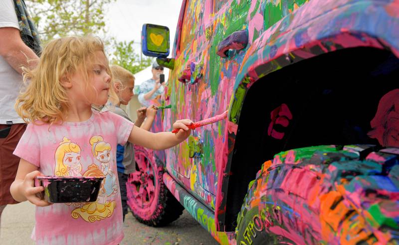 Frankie Eckman, 5 of St. Charles paints a Jeep during the St. Charles Fine Art Show on Saturday, May 27, 2023.