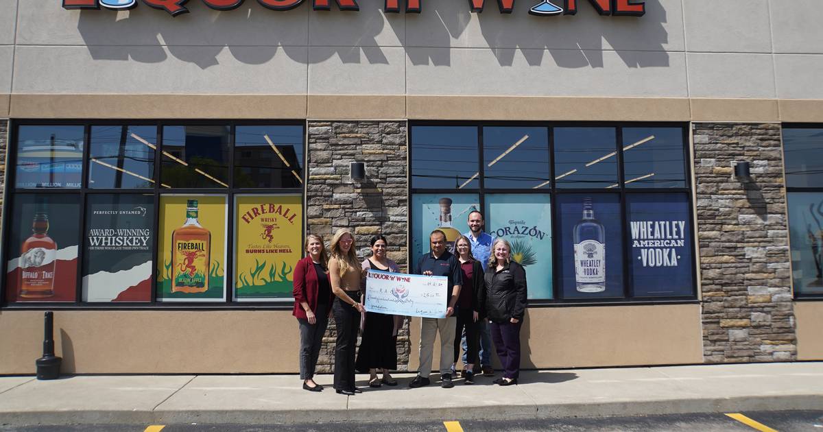 Liquor n Wine donates $2,500 to Rochelle Area Community Foundation