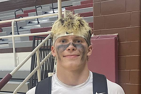 Morris gets physical in resounding win over Rochelle