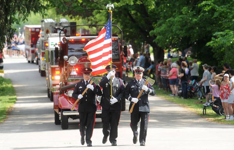 Photos Oswego marks Memorial Day with solemn parade, service Shaw Local