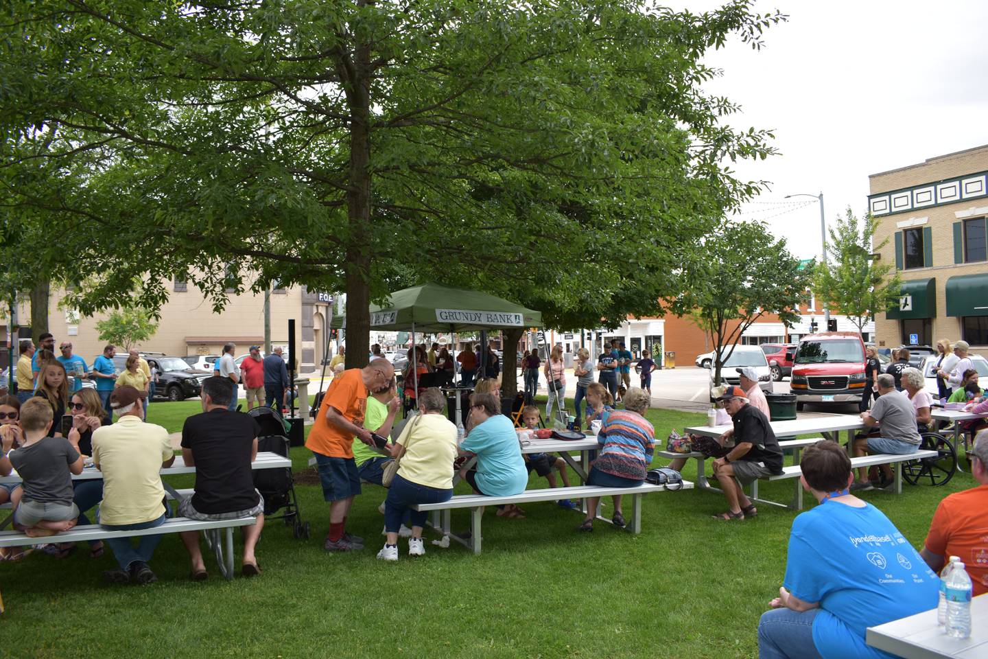 The crowd lines up to watch competitors participate in Grundy Bank's annual hot dog eating contest.