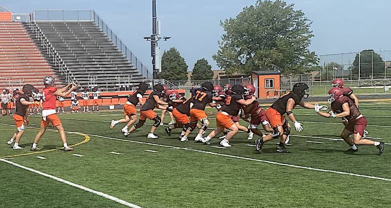 The Minooka first-string offense runs a play against Morris' first-string defense in Thursday's joint practice.
