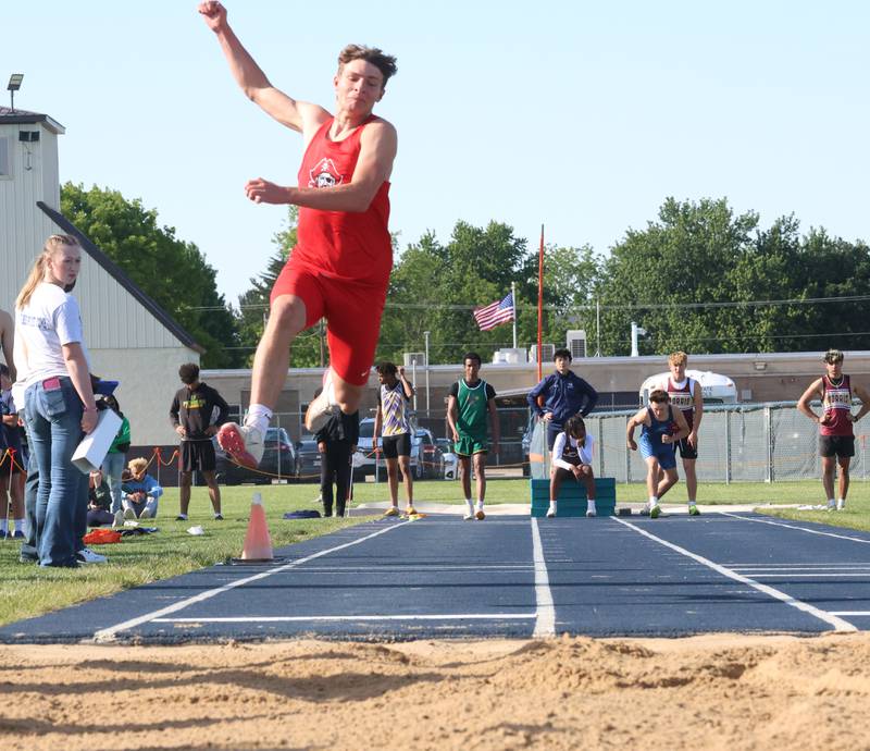 Morris's Cuyler Swanson runs toward the finish line of the 3200 meter run during the Class 2A Sectional on Wednesday, May 20, 2026 at Pontiac High School.