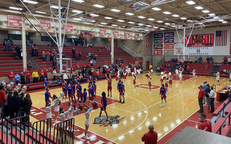 Dundee-Crown (in red and blue) and Ottawa (in white and red) warm up in Kingman Gym before the opening tip of their meeting Saturday, Jan. 15, 2022.