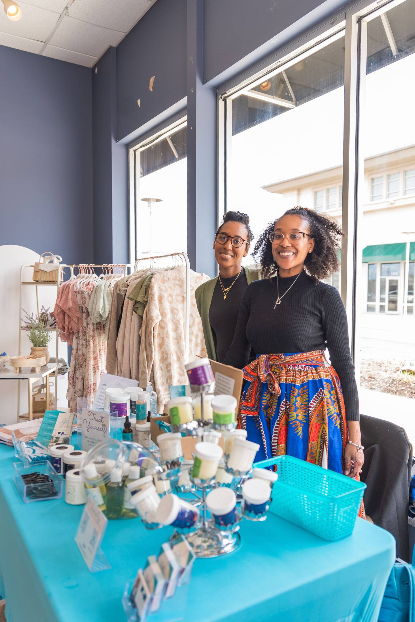 Glow With Flo is a natural skin care brand by Ariel “Flo” Smith, that keeps mental wellness front and center. The store sells handmade body soufflés, body oils, body slushies, cleansing powder, clay mask and serum.