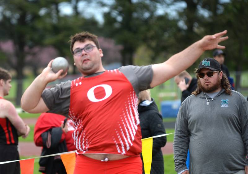 Oregon's Briggs Sellers throws the shot at the Hall of Fame Hawk Classic on Friday, May 2, 2025 at Landers-Loomis Field in Oregon.