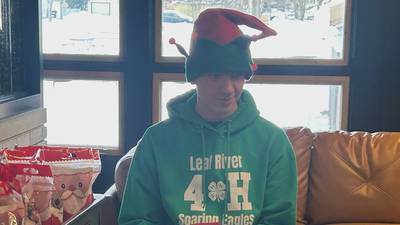 Leaf River Soaring Eagles 4-H Club helps at Breakfast With Santa