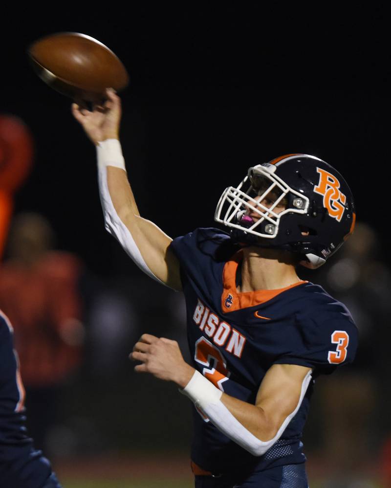 Joe Lewnard/jlewnard@dailyherald.com
Buffalo Grove quarterback Payton Diaz throws a pass during Friday’s game against Hersey.
