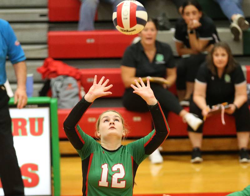 L-P's Emma Jereb sets the ball against Morris on Thursday, Oct. 10, 2024 in A.J. Sellett Gymnasium at L-P High School.