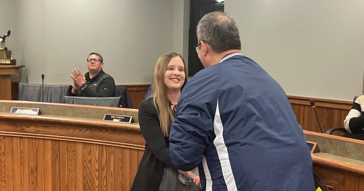 Peru police swear in two new officers