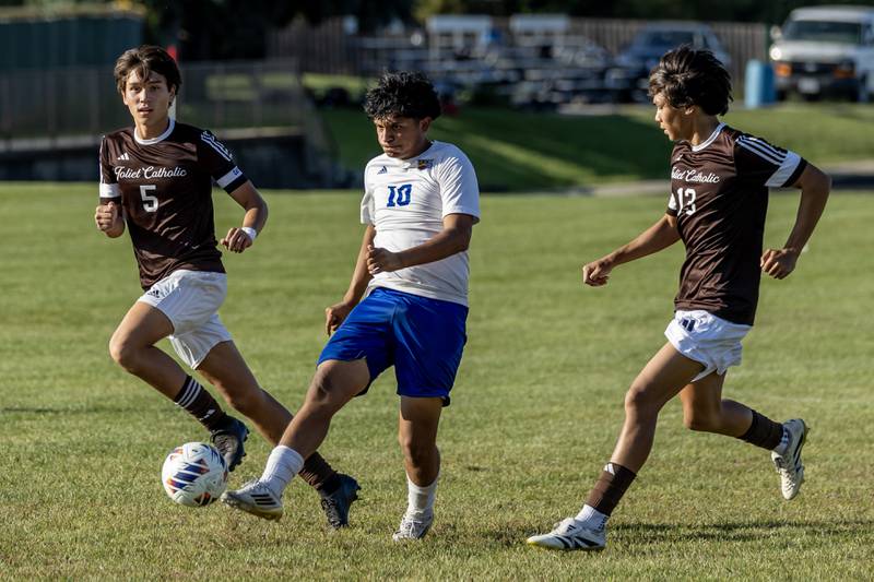 Joliet Central's Alexis Guzman passes the ball during a varsity soccer game against Joliet Catholic at Joliet Catholic on Sept. 8, 2025.