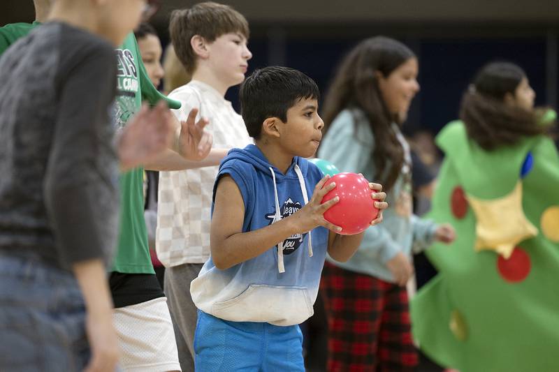 “Team Nice” members eye their green target Saturday, Nov. 23, 2024.