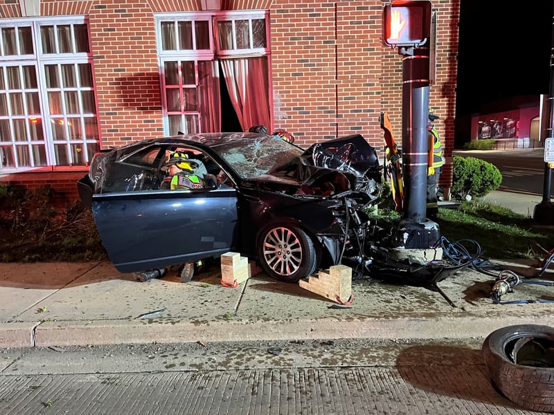 Driver charged with DUI after crashing into building in McHenry