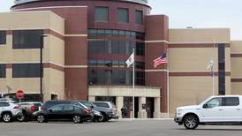 Man tries to enter McHenry County Courthouse with weapon, then flees