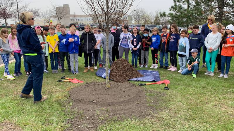 Village of Lake in the Hills Forestry Crew Leader Michelle Kiefer educates Lincoln Prairie
Elementary School third grade students on the importance of trees during the Arbor Day Ceremony
held at Village Hall on Friday, April 29, 2022.