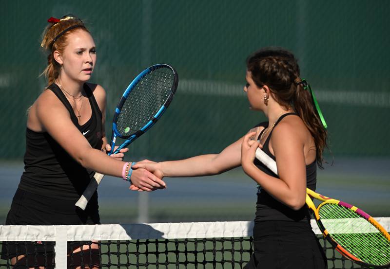 Plainfield North’s Jessica Kovalcik, left, shakes hands with York’s Lizzie Isyanov at the conclusion of the Class 2A championship match of the girls state tennis tournament at Hersey High School on Saturday, Oct. 26, 2024 in Arlington Heights.