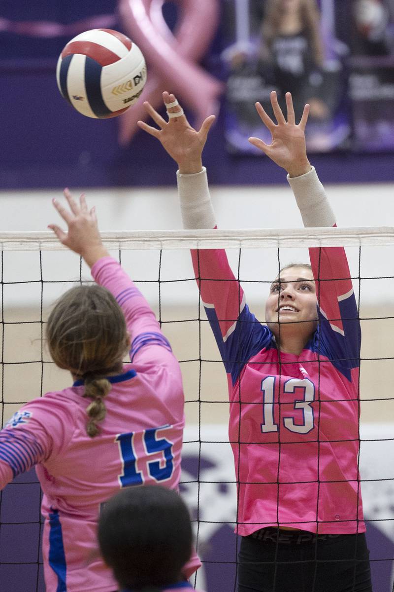 Dixon’s Solis Thompson goes up for a block against Newman’s Lucy Oetting Thursday, Oct. 2, 2025.