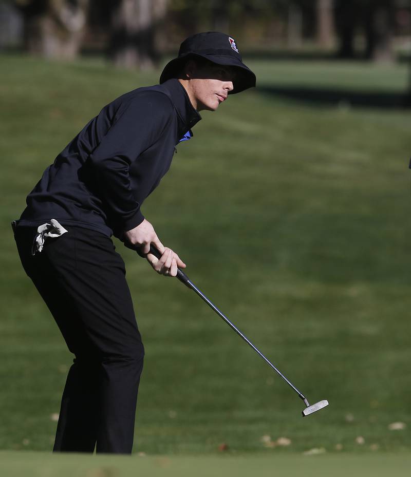 Larkin’s Jack Johnson watches his putt on the tenth green during the IHSA Class 3A Dundee-Crown Regional golf tournament on Wednesday, Oct. 2, 2024 at Randall Oaks Golf Club in West Dundee.