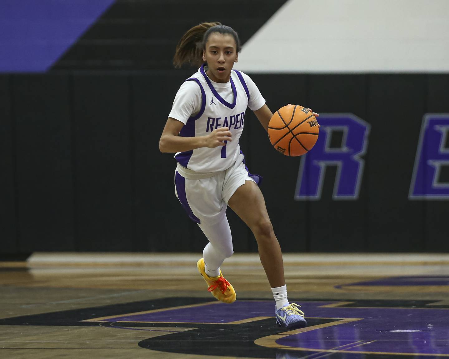 Plano's Le'Niya Viser (1) advances the ball during their basketball game between Sandwich at Plano Tuesday, Dec 2, 2025 in Plano.