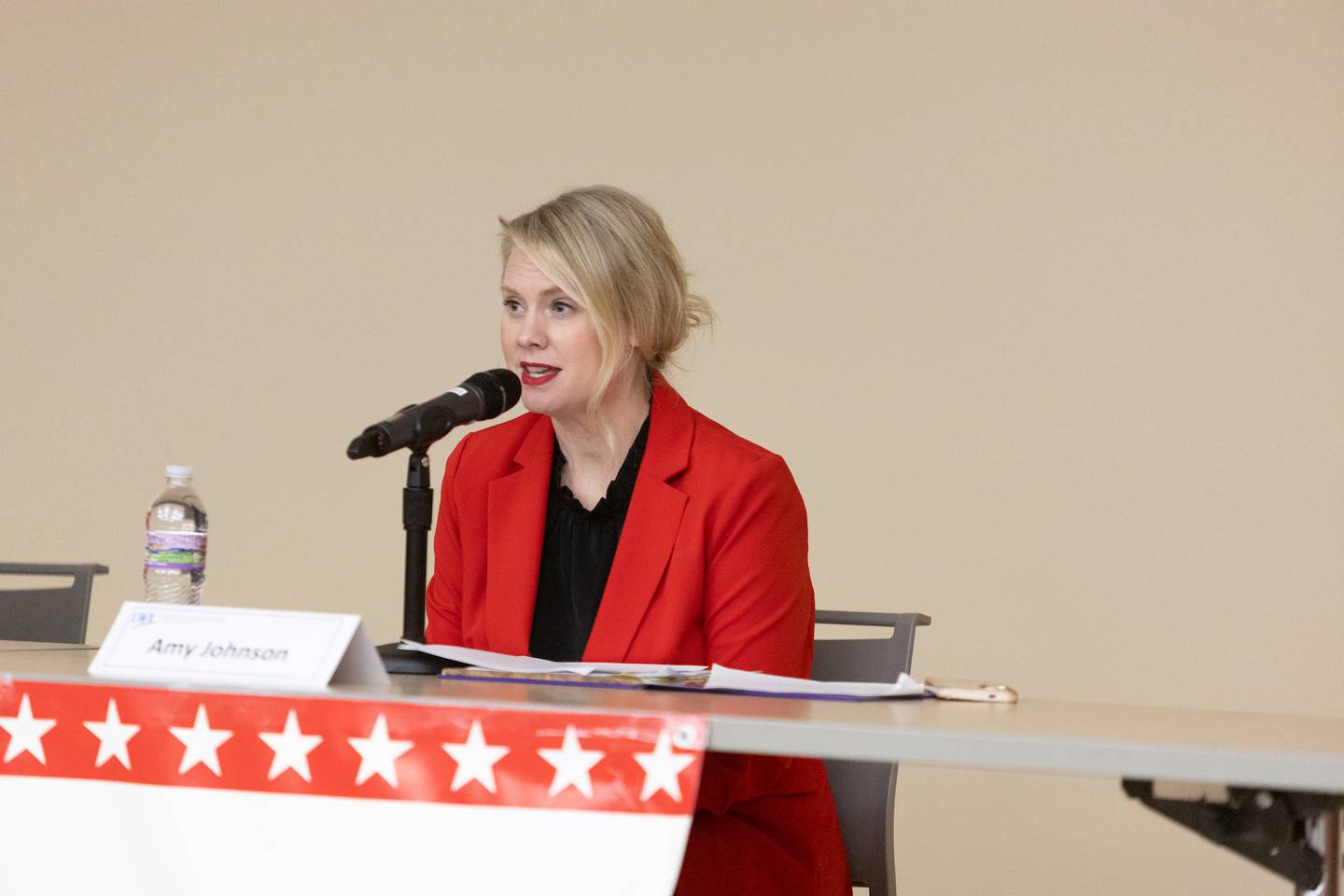 Candidate Amy Johnson speaks at League of Women Voters forum for Democratic Sheriff candidates on Tuesday, Jan.13,2026 at the Gail Borden Library in Elgin.