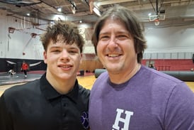 Hampshire’s Knox Homola, coached by dad, leads trio of Whip-Purs headed to state