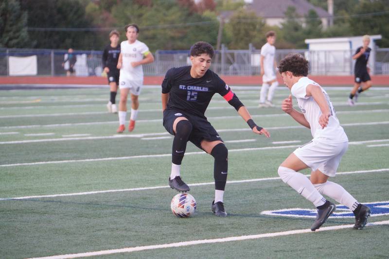 St. Charles North's Wicho DelaPaz looks for space to move against Geneva's Ben Raby on Tuesday, Sept. 9,2025 in St. Charles.