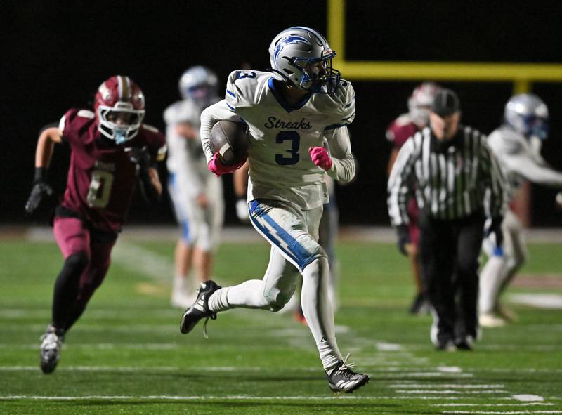 Woodstock's Cash White (3) dashes for a touchdown during the class 4A first round playoff game against Morris on Friday, OCT. 31, 2025, at Morris.