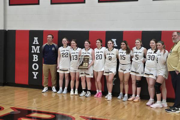 Marquette holds on, beats Dwight 65-56 to win first regional title since 2012