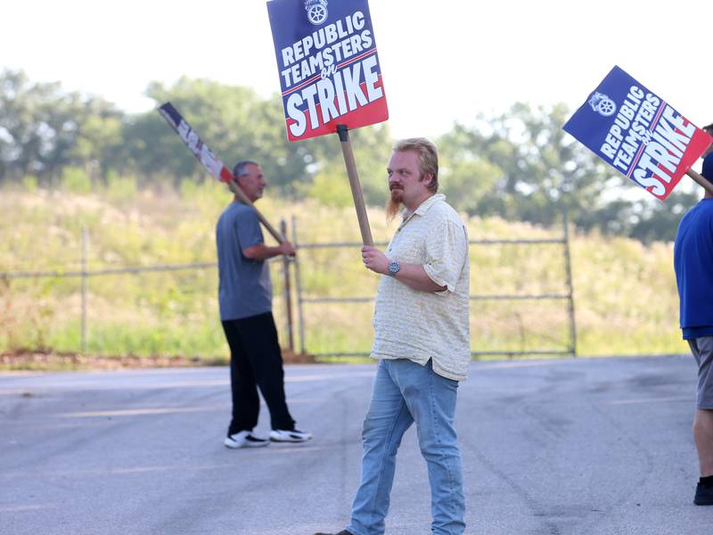 Republic Services strike in Ottawa ends after weeks of negotiations