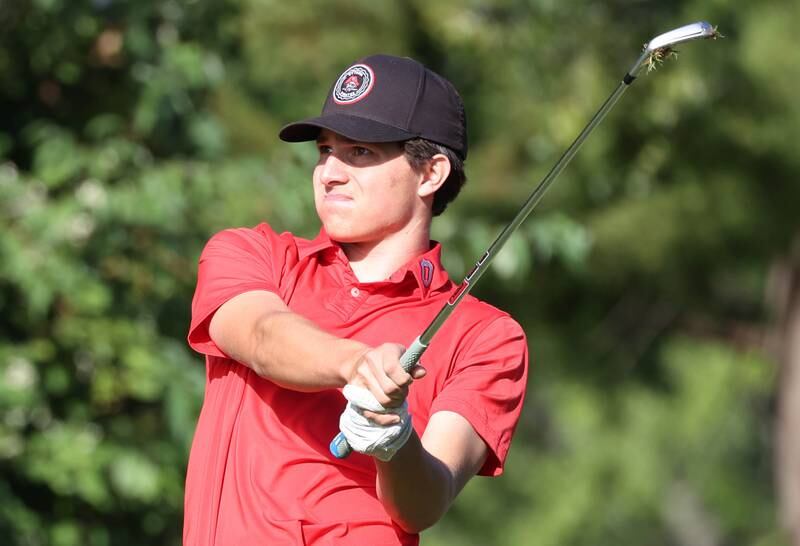 Ottawa’s Chandler Creedon tees off on the par three fourth hole Monday, Sept. 23, 2024, during the Interstate 8 boys golf tournament at the Kishwaukee Country Club in DeKalb.