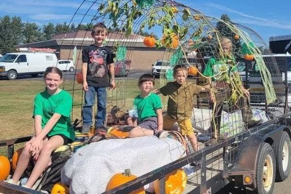 The Leaf River Soaring Eagles participate in Autumn On Parade