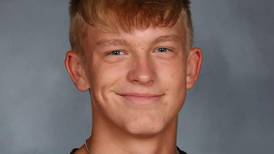 Joe Hoekstra’s double-double, late bucket help Streator top Plano at Dean Riley